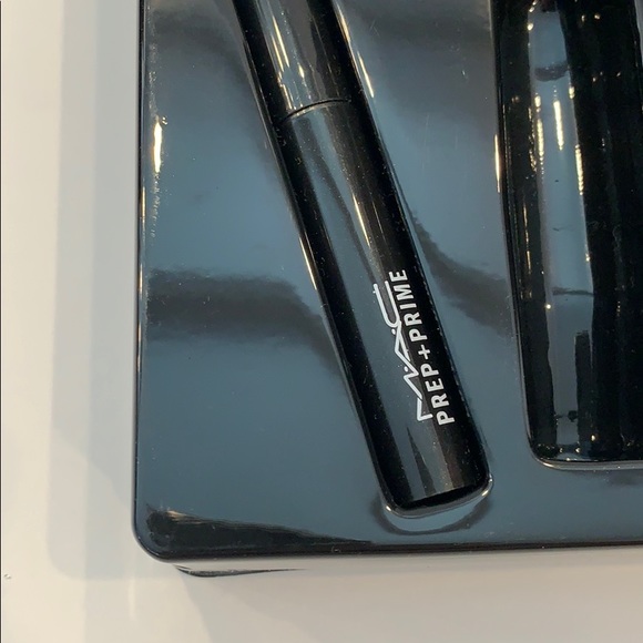 Mac Cosmetics - Picture 2 of 3